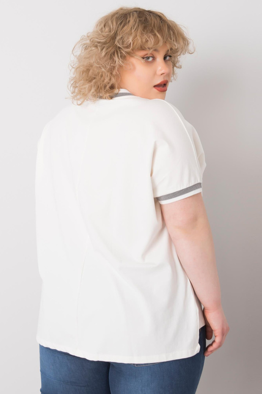 Bílá nadměrná halenka s nášivkou Billi