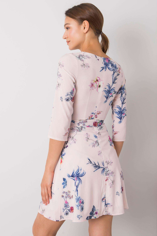 Světle růžové šaty se vzory Elise