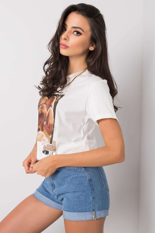 Bílé tričko s nášivkou Rosalie Bílé tričko s nášivkou Rosalie