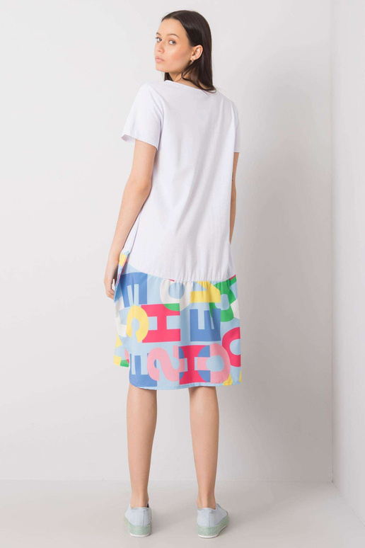 Bílé a modré šaty s potisky Guinevere