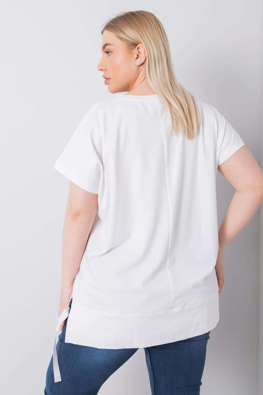 Bílá nadměrná halenka s nášivkou Marlene