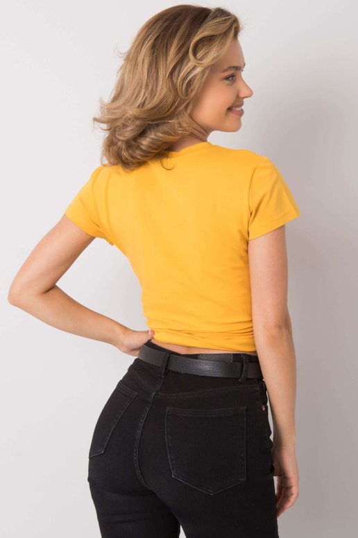 Světle oranžové broskvové tričko