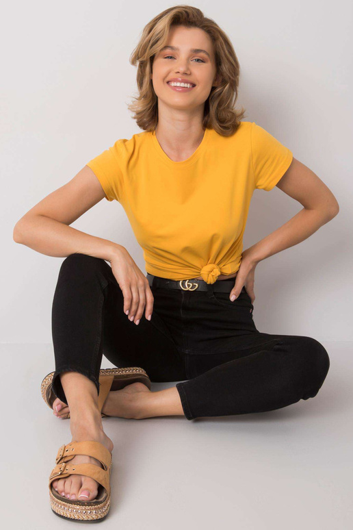 Světle oranžové broskvové tričko