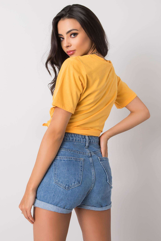 Světle oranžové tričko s nášivkou Ramira Světle oranžové tričko s nášivkou Ramira