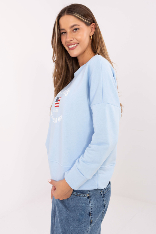 Světle modrá mikina s potiskem...