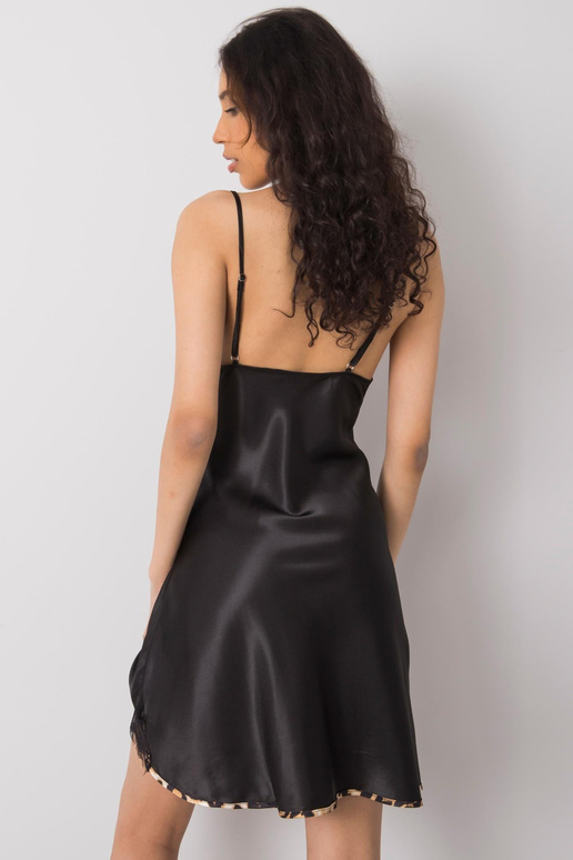 Černá a béžová leopardí noční souprava Černá a béžová leopardí noční souprava