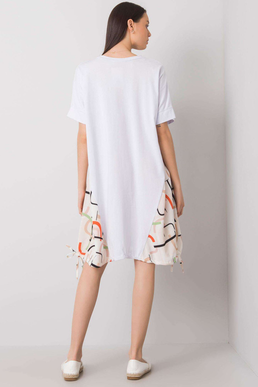 Bílé a béžové šaty s nápisem Ebba