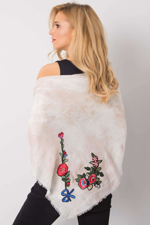 Béžový šátek s pruhy