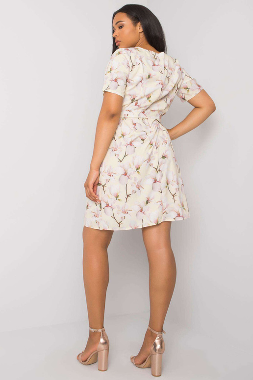 Žluté vzorované šaty velké velikosti...