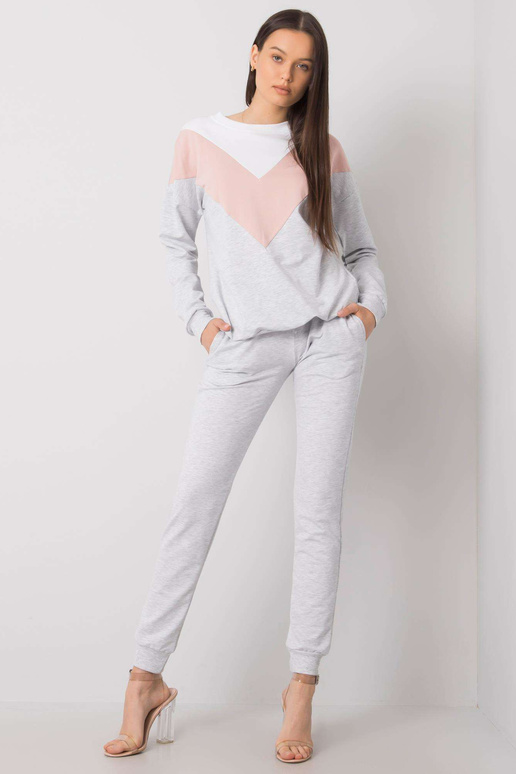 Bílá a špinavě růžová tepláková...