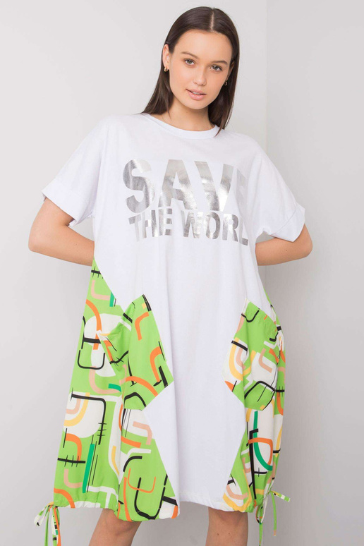 Bílé a zelené šaty s nápisem Ebba