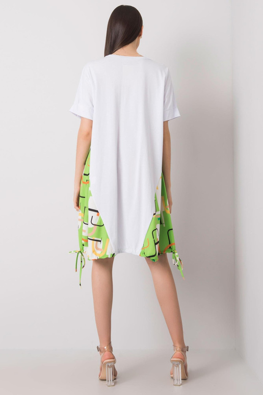 Bílé a zelené šaty s nápisem Ebba