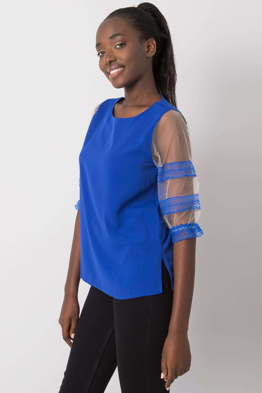 Kobaltová halenka s ozdobnými rukávy...