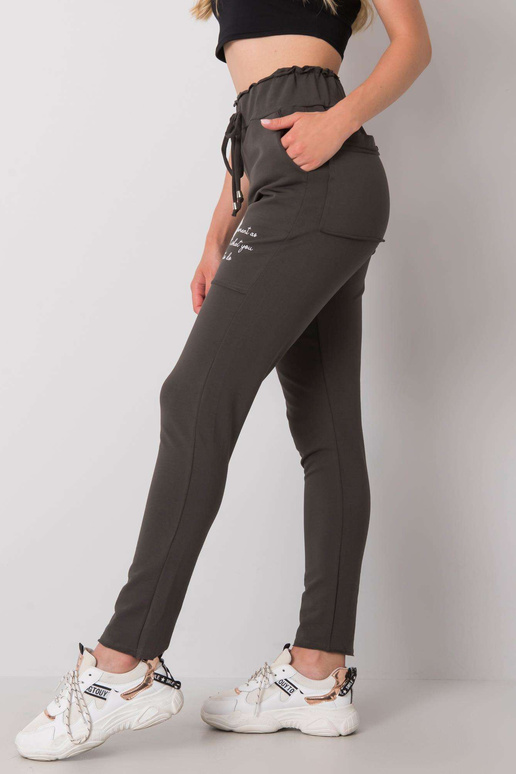 Tmavé khaki tepláky od Jennifer