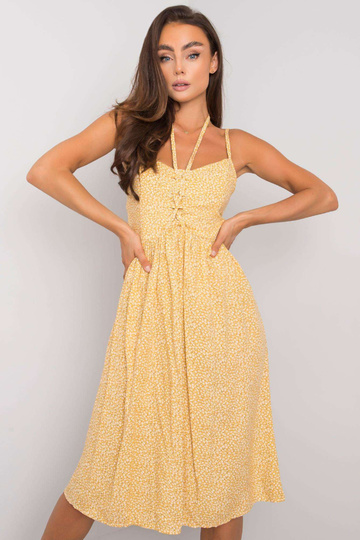 Žluté šaty se vzory...