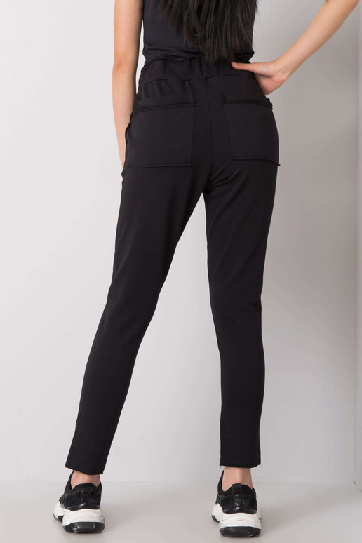 Jenniferiny černé tepláky