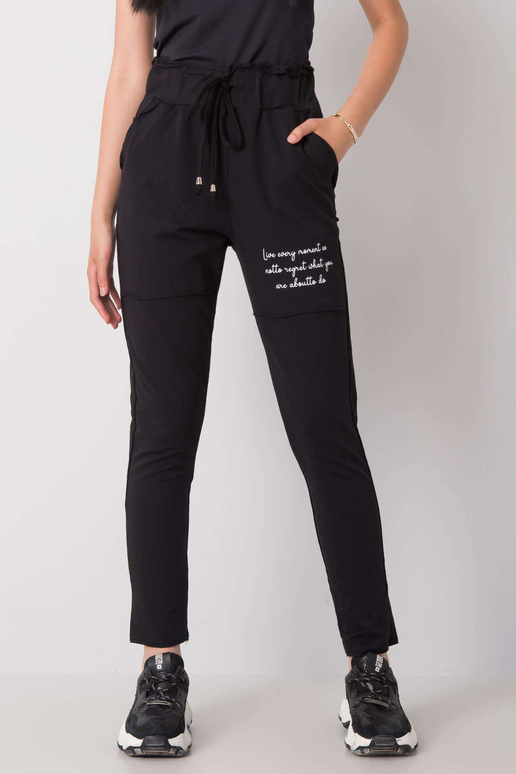 Jenniferiny černé tepláky