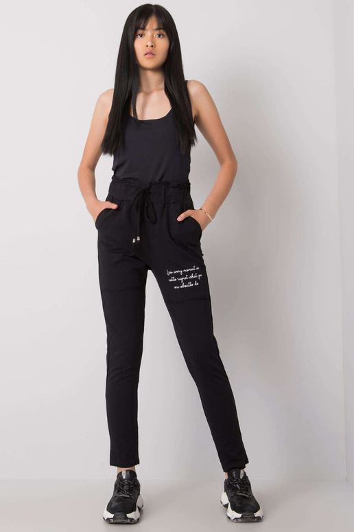 Jenniferiny černé tepláky