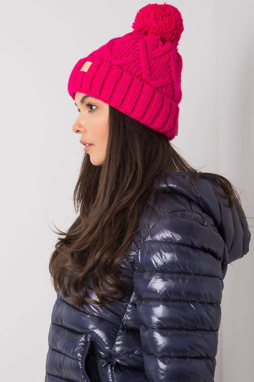 Růžová zimní čepice s bambulí