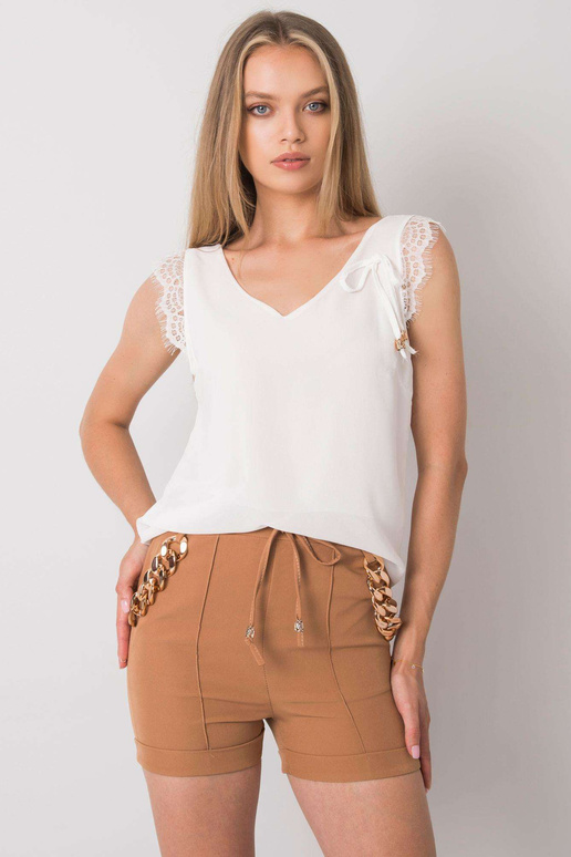 Světle hnědé šortky s řetízkem Flannery Světle hnědé šortky s řetízkem Flannery