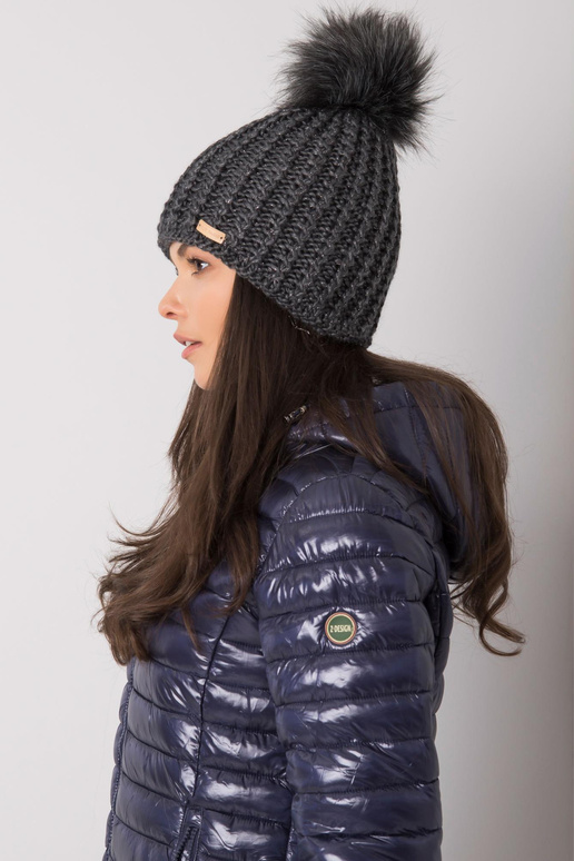 Tmavě šedá dámská zimní čepice