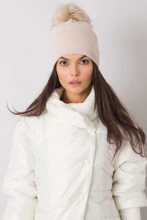 Béžová zateplená dámská čepice se...