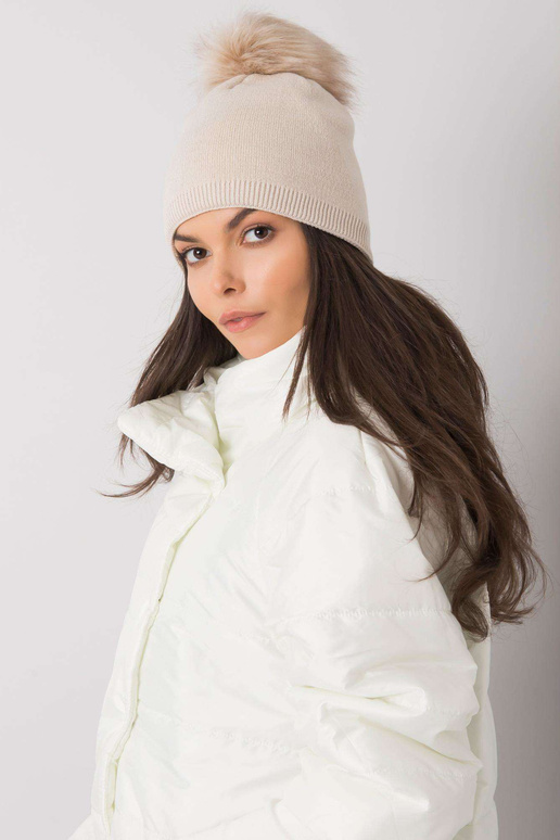 Béžová zateplená dámská čepice se...
