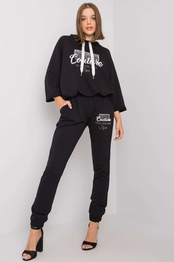 Černá souprava s aplikacemi...