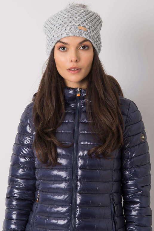 Šedá zimní čepice s bambulí