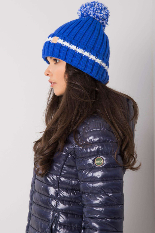 Modrý klobouk s bambulí