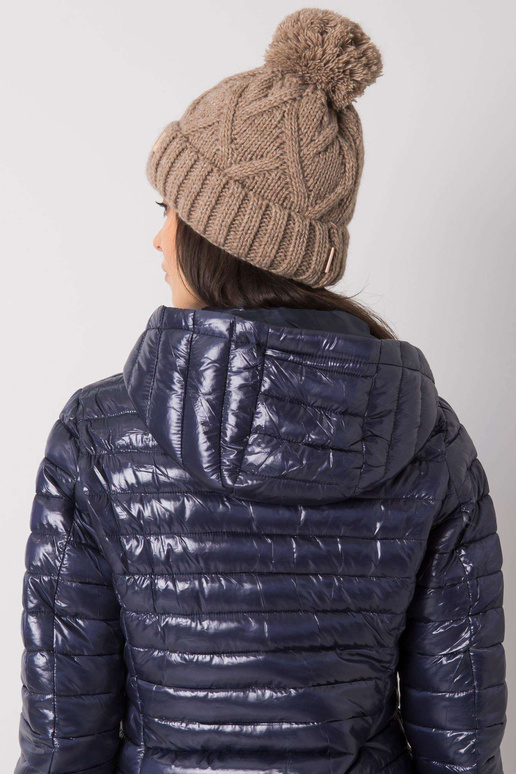 Tmavě béžová zimní čepice s bambulí