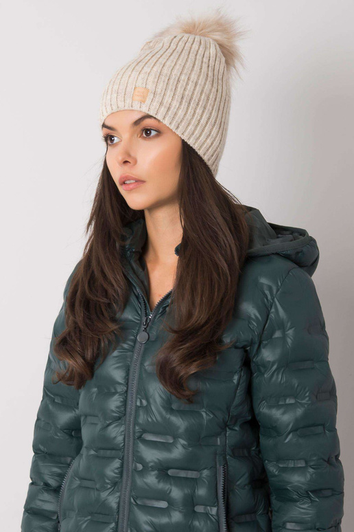 Béžová zateplená dámská čepice se...