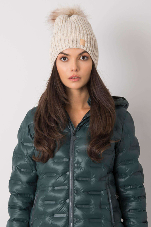 Béžová zateplená dámská čepice se...