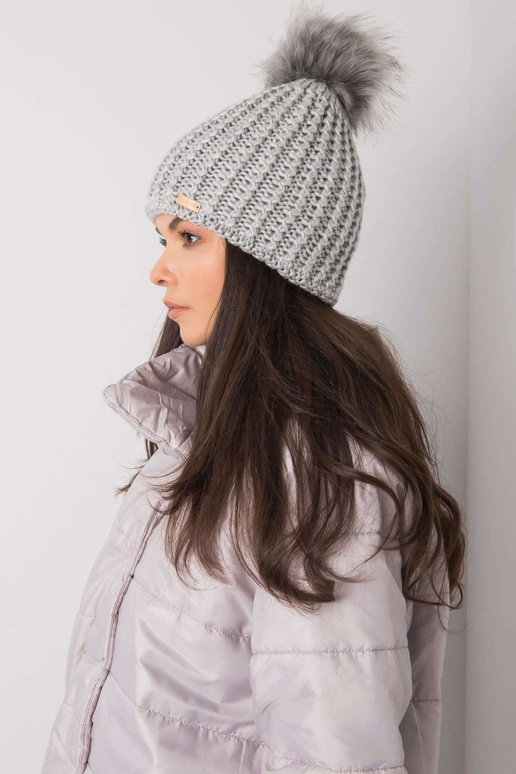 Šedá dámská zimní čepice