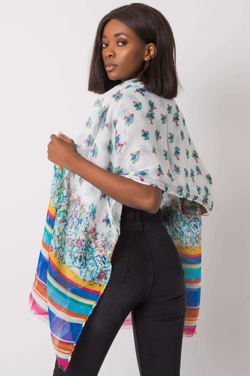 Bílý viskózový pléd se vzory