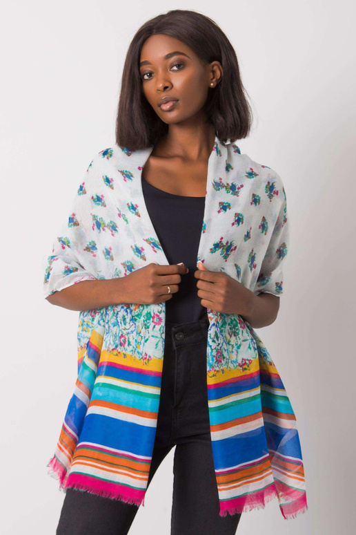 Bílý viskózový pléd se vzory