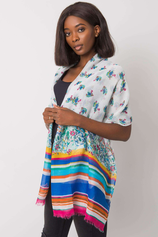 Bílý viskózový pléd se vzory