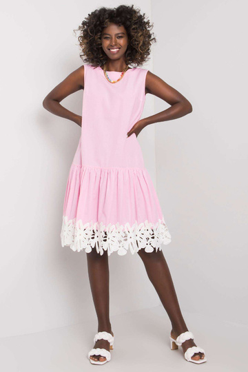 Světle růžové volánové šaty... 2