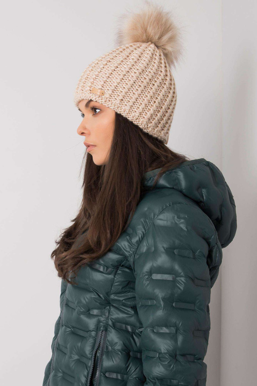 Béžová dámská zimní čepice