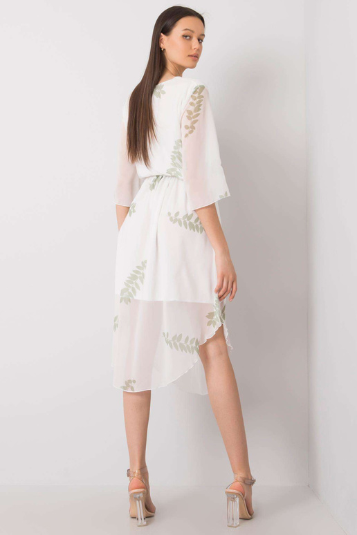 Yareliiny bílé šaty