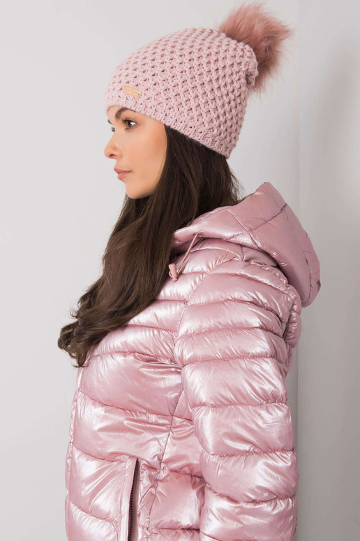 Světle růžová zimní čepice s bambulí