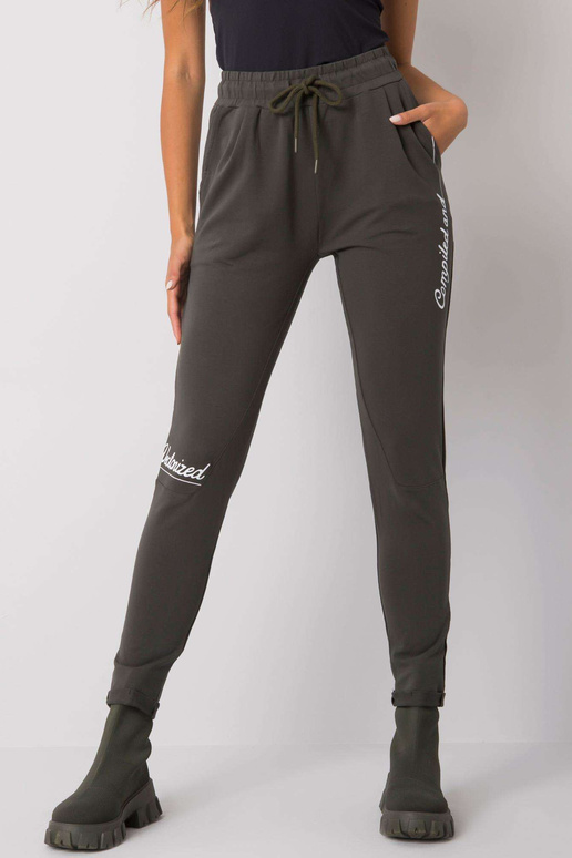 Khaki tepláky s nápisy Haylee