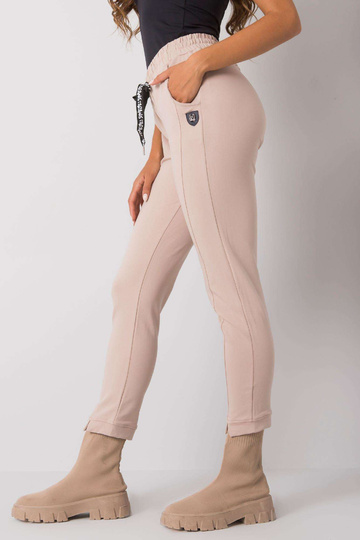 Béžové tepláky s nápisy Peyton