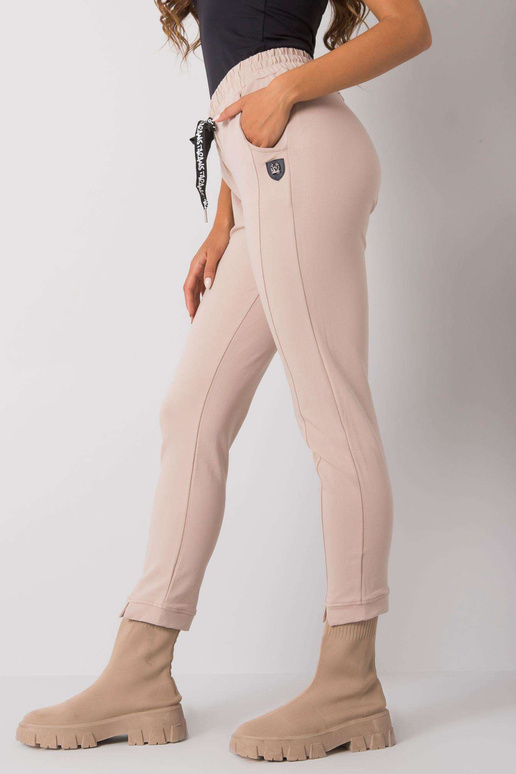 Béžové tepláky s nápisy Peyton