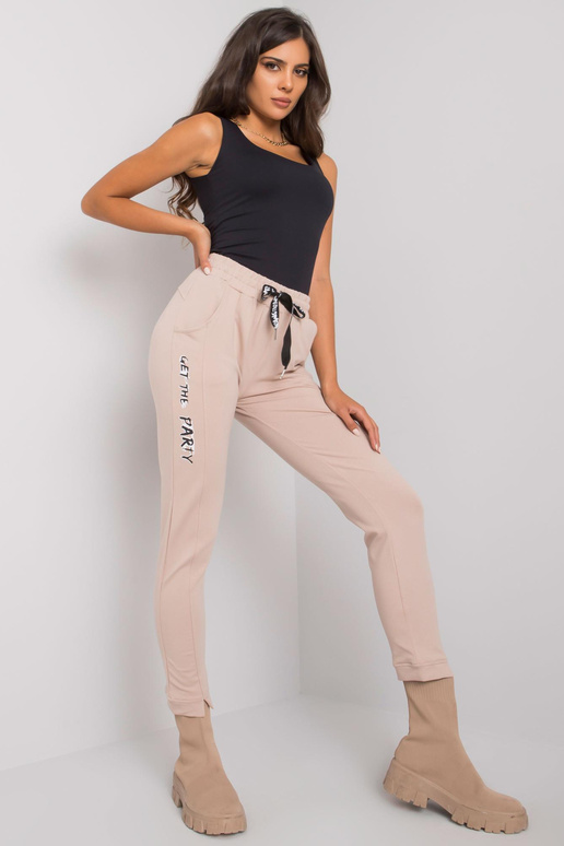 Béžové tepláky s nápisy Peyton