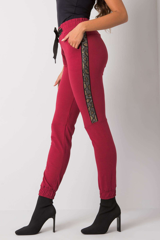 Vínové tepláky s nášivkou Giulia