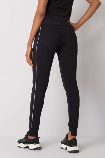 Černé tepláky s nášivkami Abia