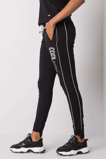 Černé tepláky s nášivkami Abia 2