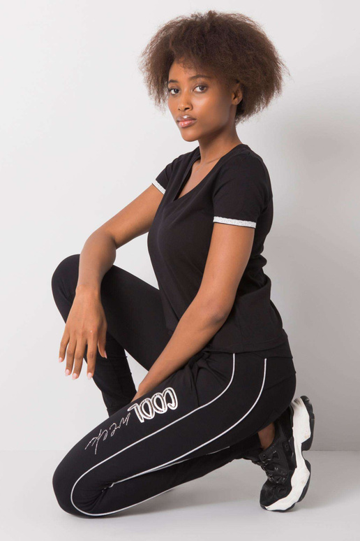 Černé tepláky s nášivkami Abia