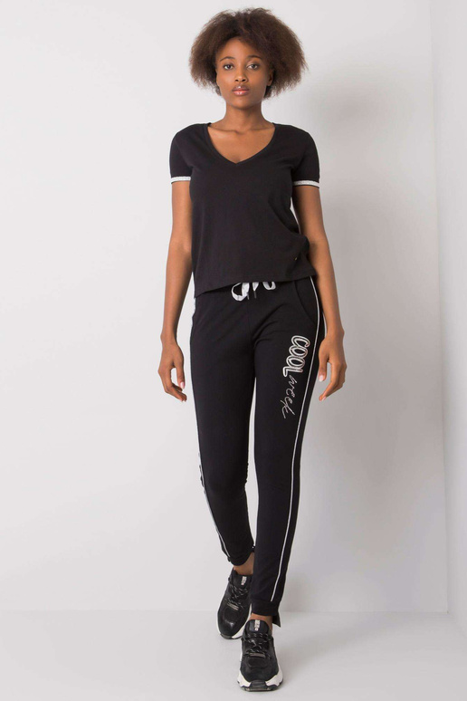 Černé tepláky s nášivkami Abia